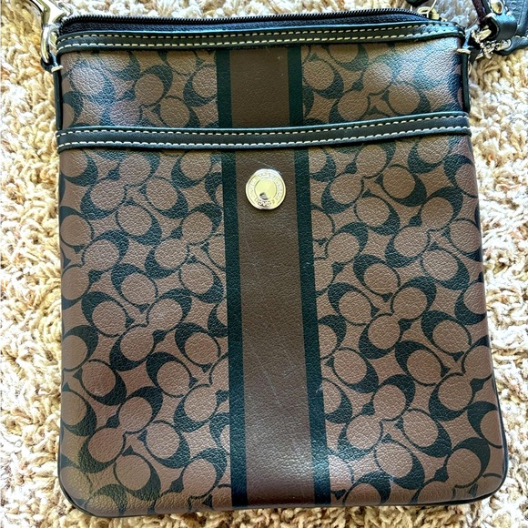🐝 Coach Crossbody Bag 🐝 - Picture 2 of 8